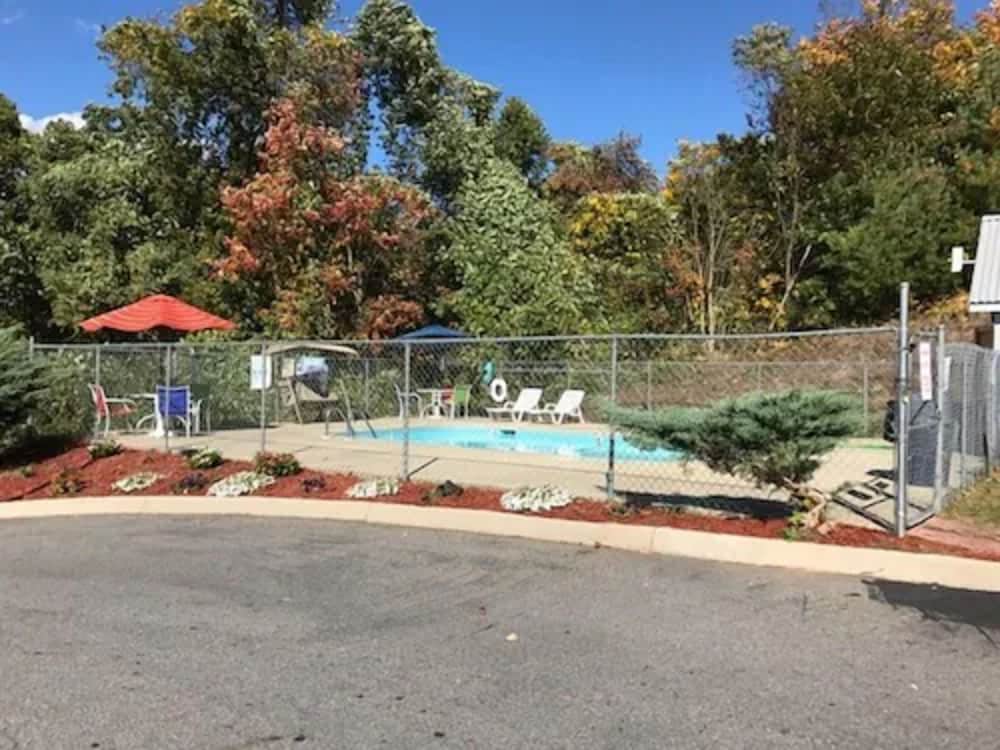 Days Inn by Wyndham Waynesville NC - photo 8