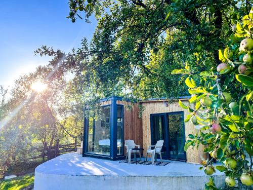 Elysian Fields The Island Tiny House — 4-Star Luxury Hotel in Sadu, Romania