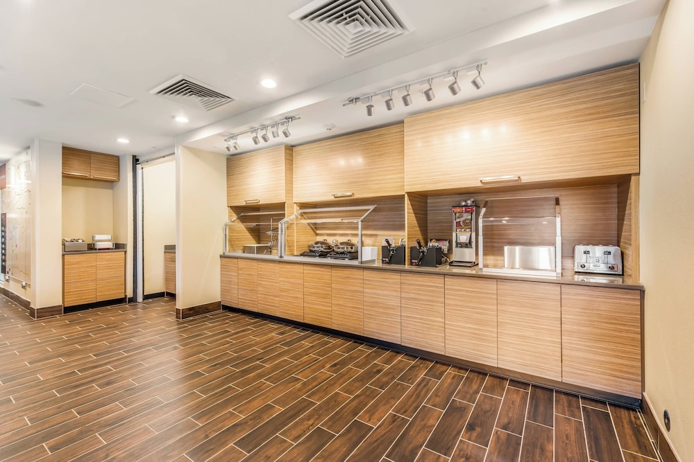TownePlace Suites by Marriott Greensboro Coliseum Area - photo 26