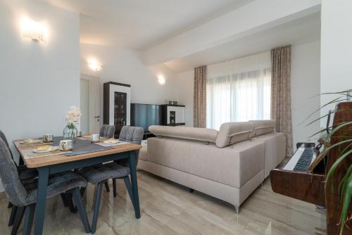 Amazing sea view apartment Romantica — Kastel Stafilic — photo 2