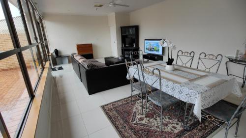 Tuggeranong Short Stay #11C Sleeps 8 — 4-Star Luxury Hotel in Canberra, Australia