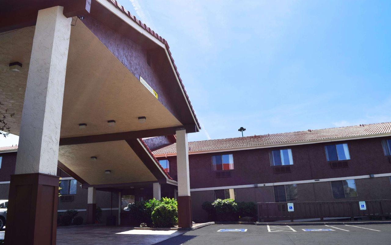 Red Lion Inn & Suites Federal Way - photo 4