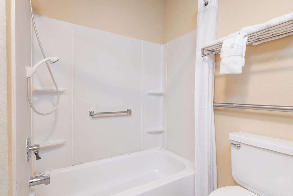 Knights Inn Gallup at 3208 W Hwy 66 - photo 7