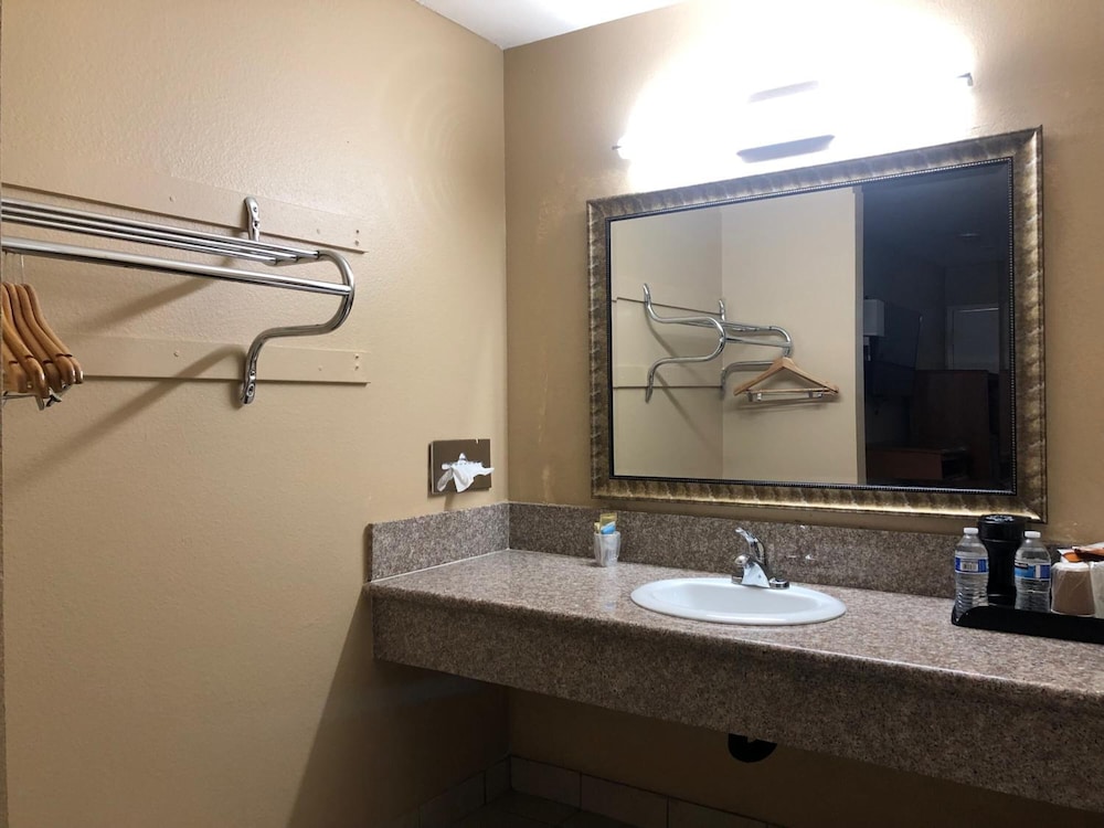 Orange Tustin Inn - photo 25