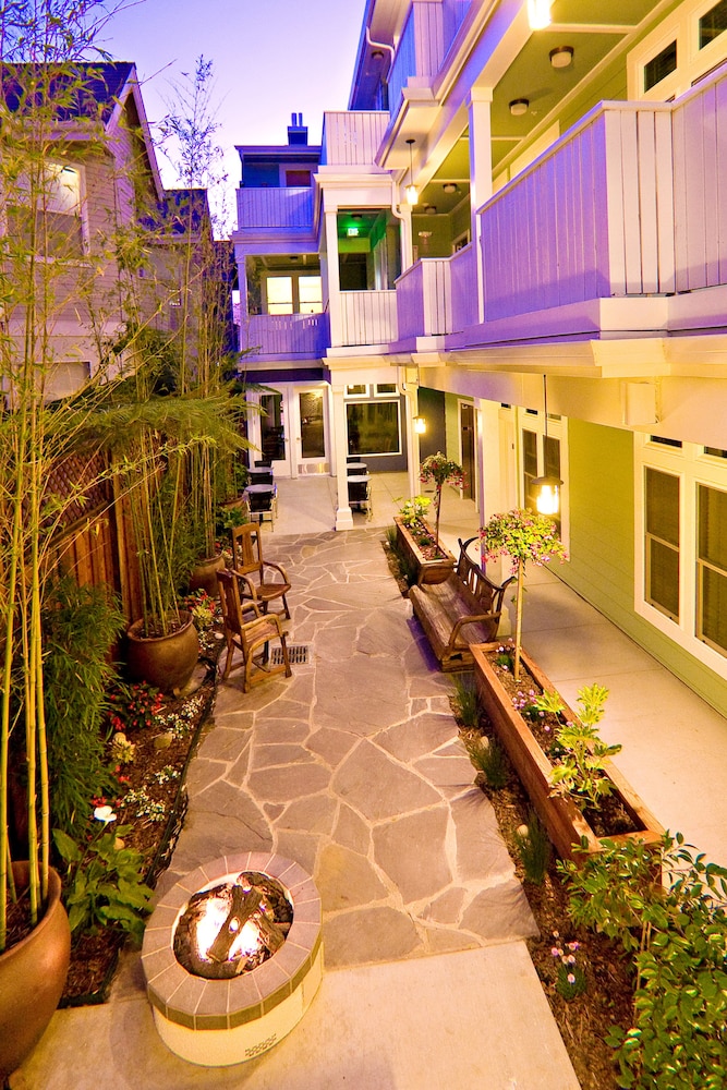 Pacific Blue Inn - photo 13