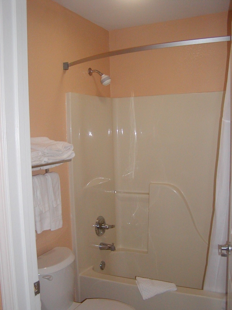 Days Inn by Wyndham Marietta White Water - photo 18