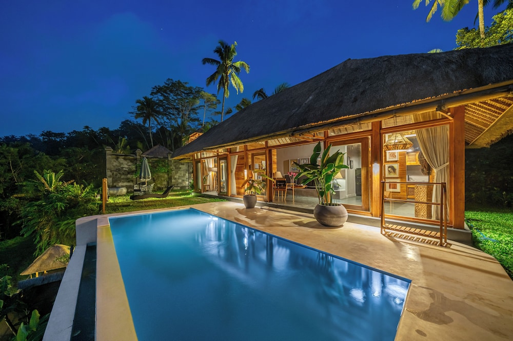 Romantic Cozy Three Bedroom Jungle View Villa in Ubud — 4-Star Luxury Hotel in Tegalalang, Indonesia