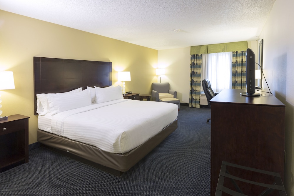 Holiday Inn Express & Suites St Joseph by IHG - photo 24