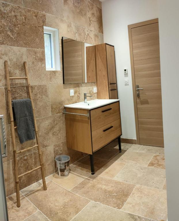 Appartement Dans Mas Provencal — 4-Star Luxury Hotel in Arles, France