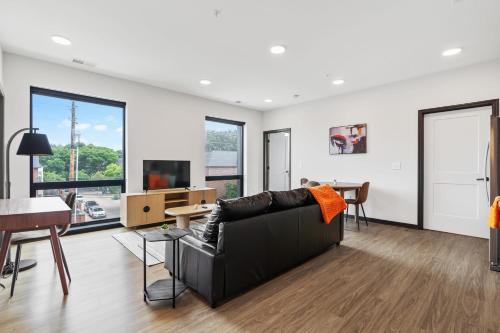 CozySuites on Mass with garage parking #10 — 4-Star Luxury Hotel in Indianapolis, United States
