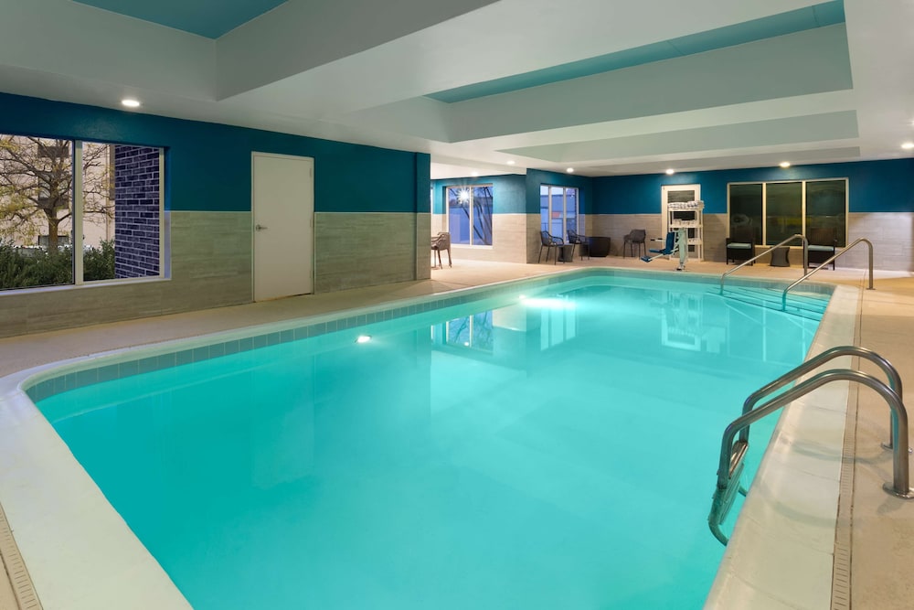 Hampton Inn & Suites Scottsburg - photo 19
