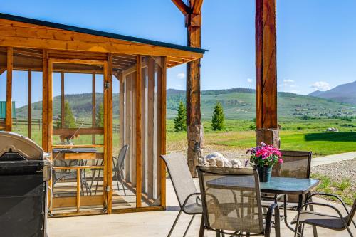 Studio Cabin With Mtn Views By The Green River 21999009 — Harper