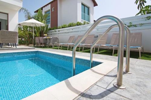 Villa Dina