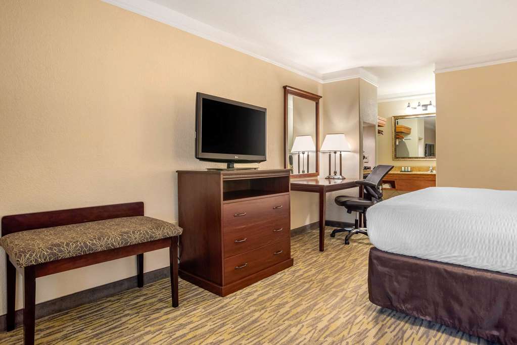 Clarion Inn and Conference Center - photo 7