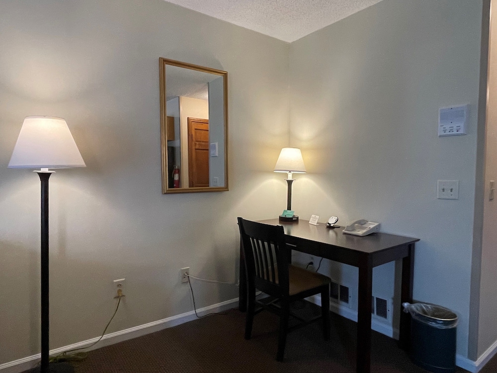 The Central Downtown Inn & Suites - photo 22