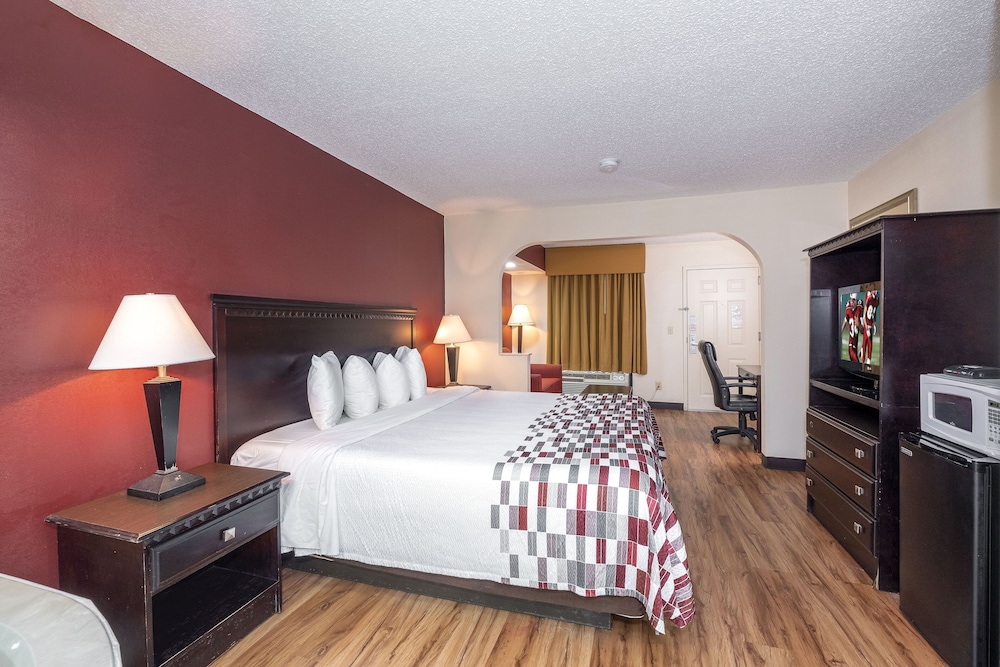 Red Roof Inn & Suites Oxford - photo 4