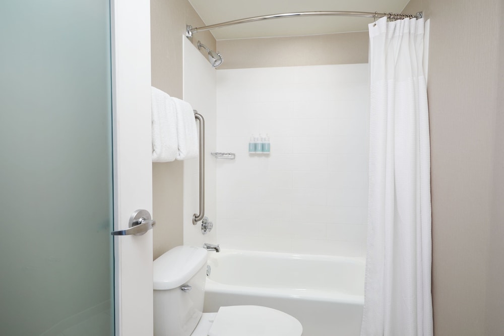 SpringHill Suites St. Louis Brentwood - photo 13