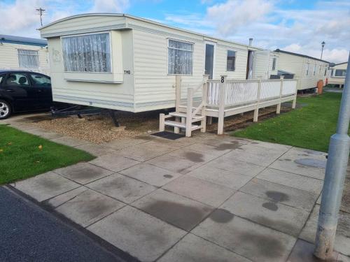 Tm8 6 Berth 2 Bedroom Caravan P — 4-Star Luxury Hotel in Chapel Saint Leonards, United Kingdom
