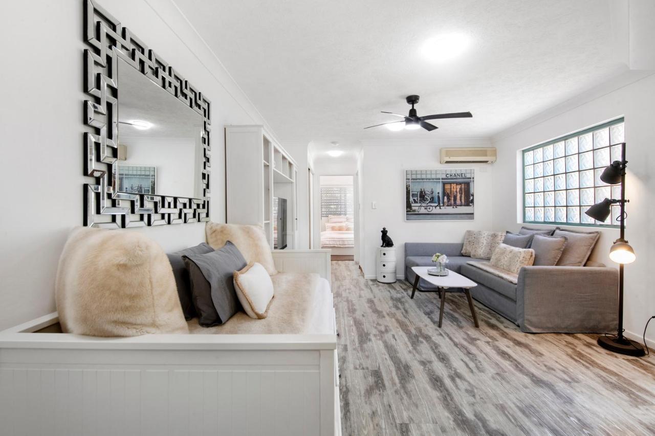 Pets Paradise Top Location with Free Parking — 4-Star Luxury Hotel in Surfers Paradise, Australia