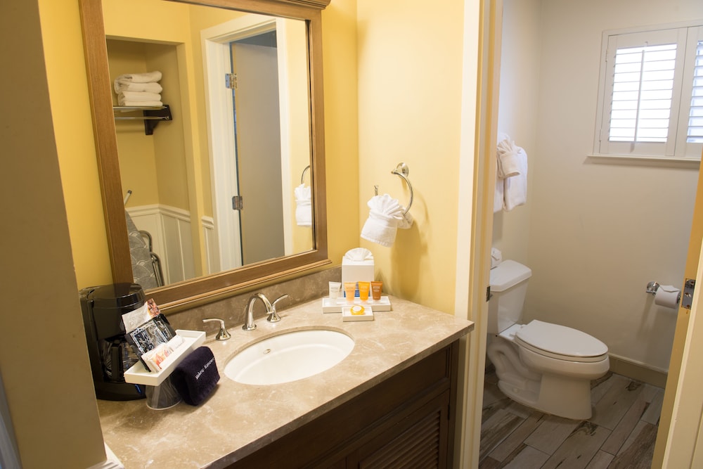 Lighthouse Lodge And Cottages - photo 34