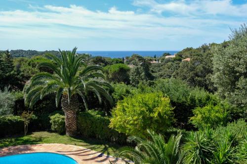 Saint Tropez Bay Charming villa with sea view — 4-Star Luxury Hotel in La Croix-Valmer, France