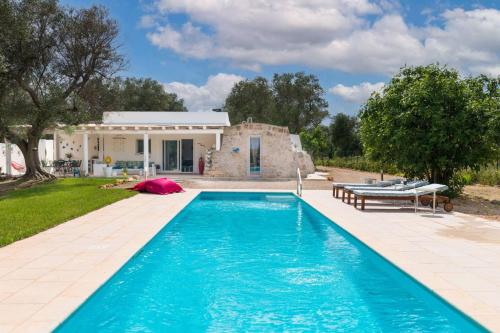 Charming Villa in San Vito Dei Normanni — 4-Star Luxury Hotel in San Vito Dei Normanni, Italy