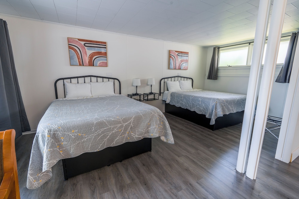 Mount Coolidge Motel - photo 26