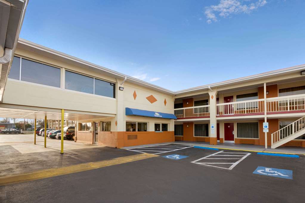 Days Inn by Wyndham Jacksonville NC - featured photo