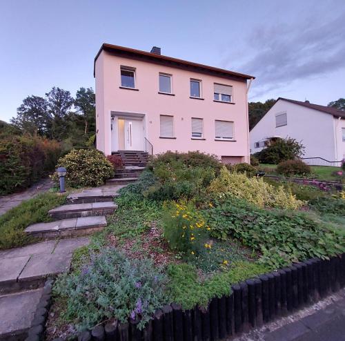 Ferienwohnung Haus Waldblick — 4-Star Luxury Hotel in Daun, Germany