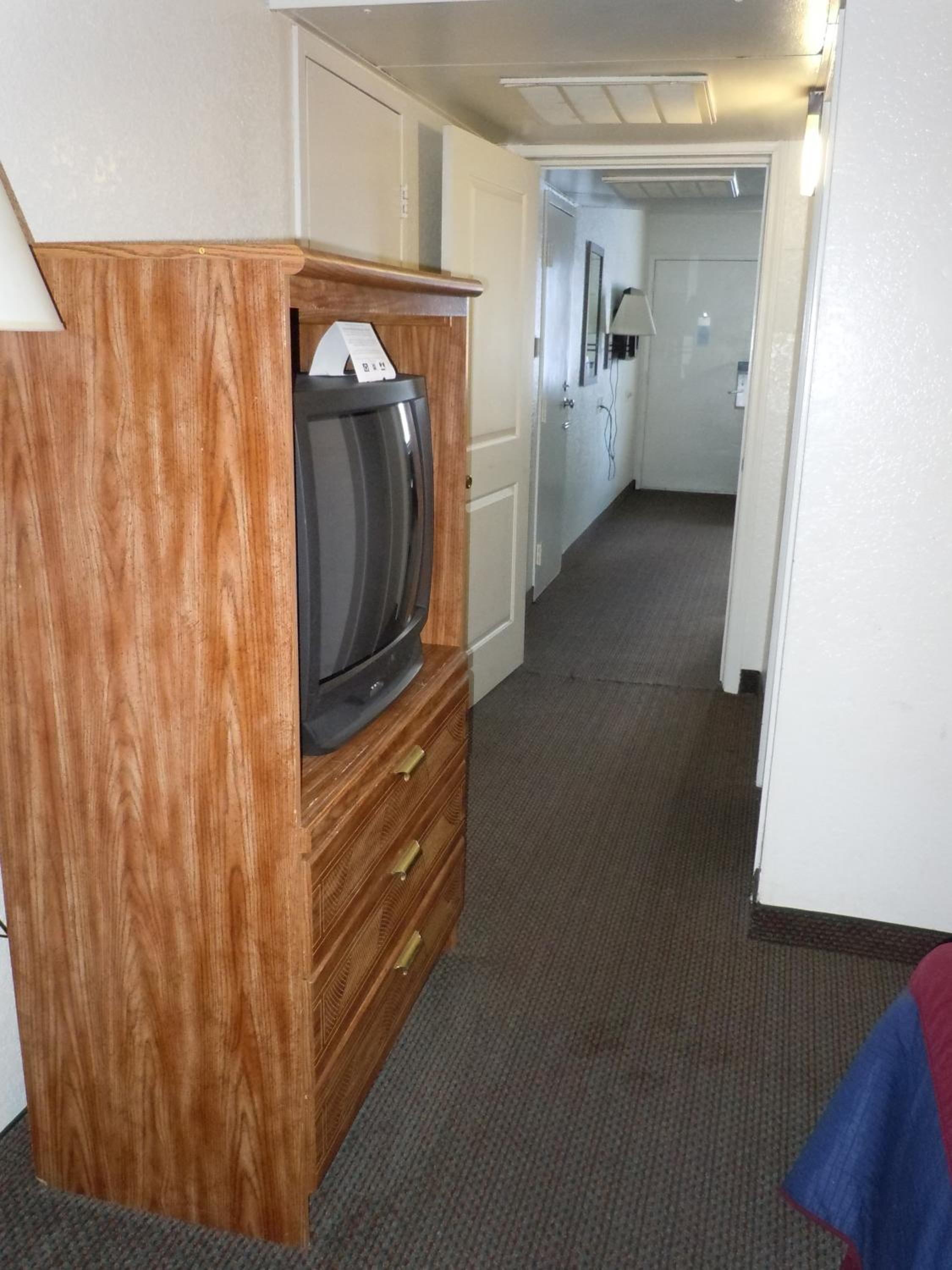 Travelodge by Wyndham Grand Rapids North - photo 23