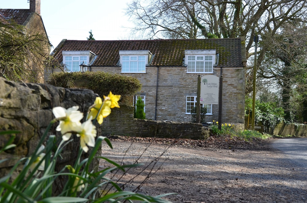 The Coachhouse — 4-Star Luxury Hotel in Scarborough, United Kingdom
