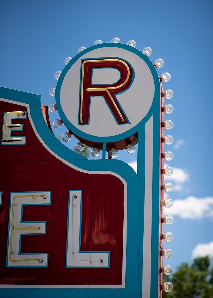 Circle R Motel - photo 47