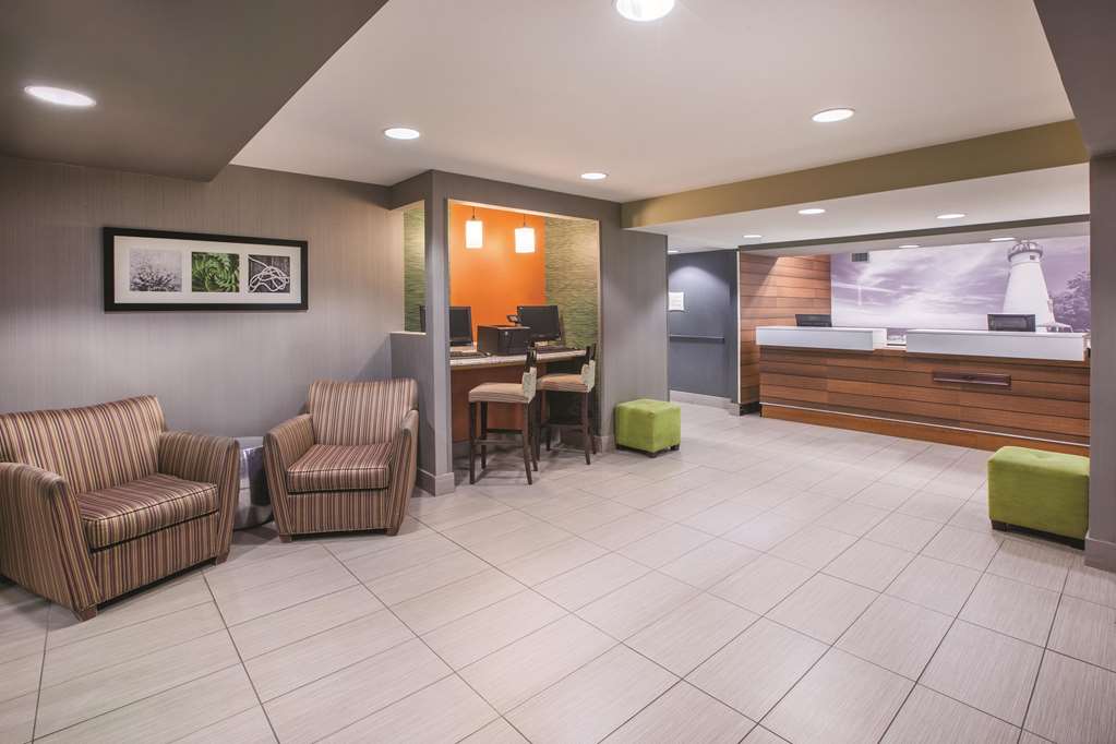 La Quinta Inn & Suites by Wyndham Erie - photo 9
