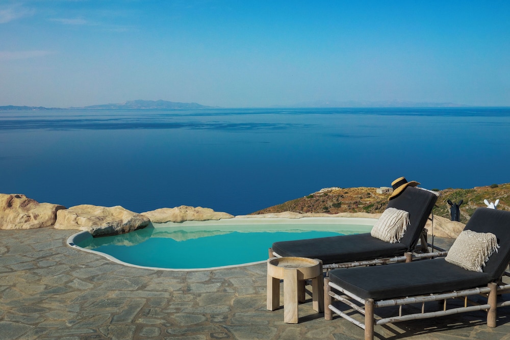 Makarias Traditional Luxury Villas — 4-Star Luxury Hotel in Folegandros, Greece