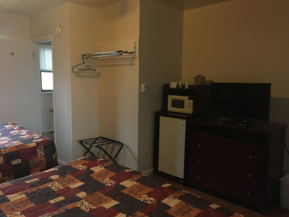 Hilltop Motel - photo 16