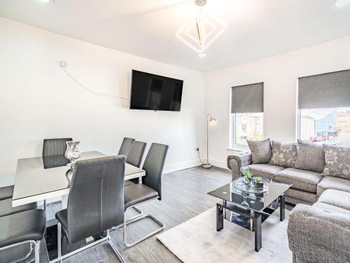 Sea View Apartment Two Uk36847 — 4-Star Luxury Hotel in Blackpool, United Kingdom