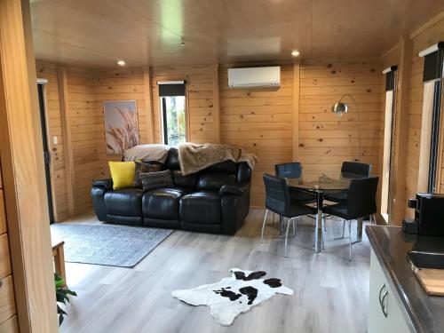 Aroha Anchor Apartment — 4-Star Luxury Hotel in Motueka, New Zealand