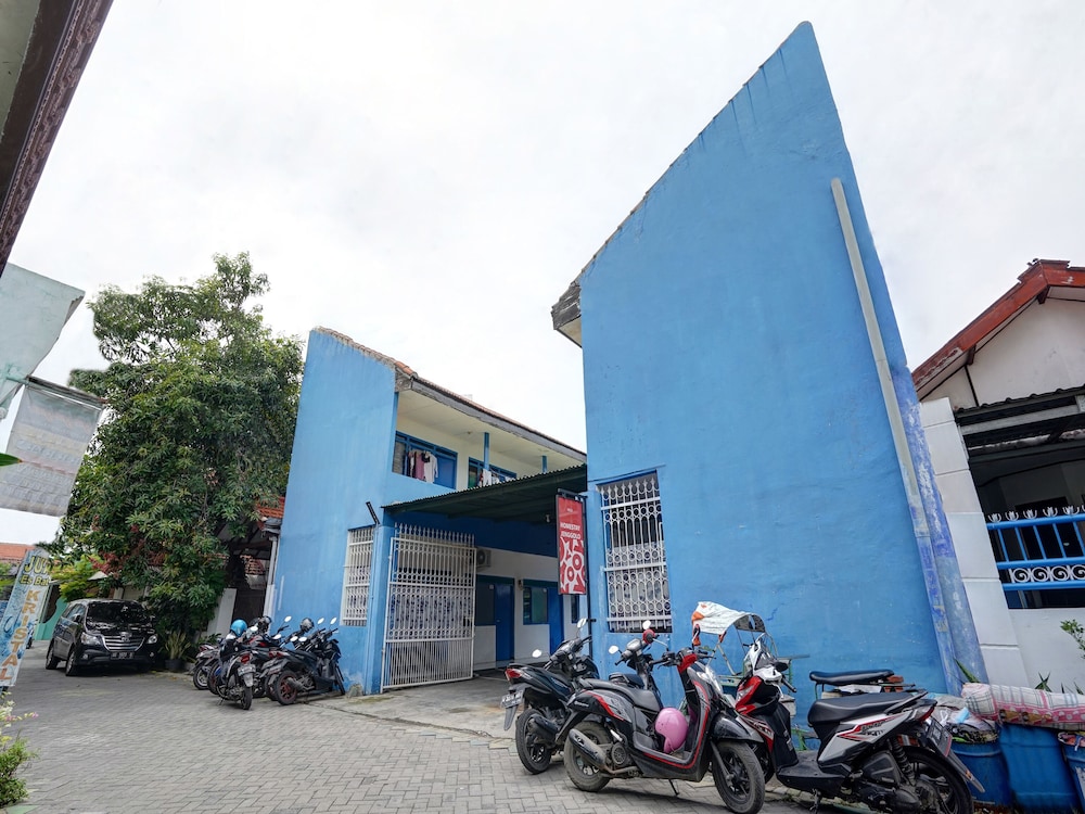 OYO 90523 Homestay Jenggolo