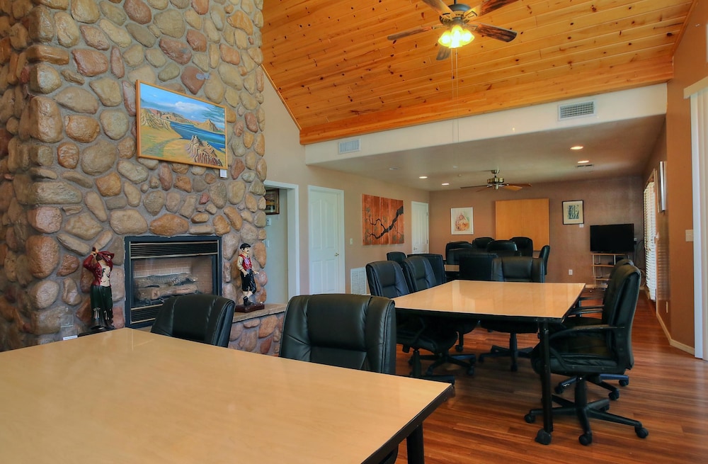 Majestic Mountain Inn - photo 47