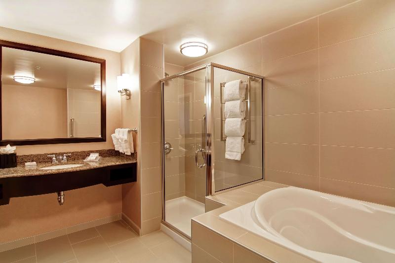 Hilton Garden Inn Woodbridge - photo 21