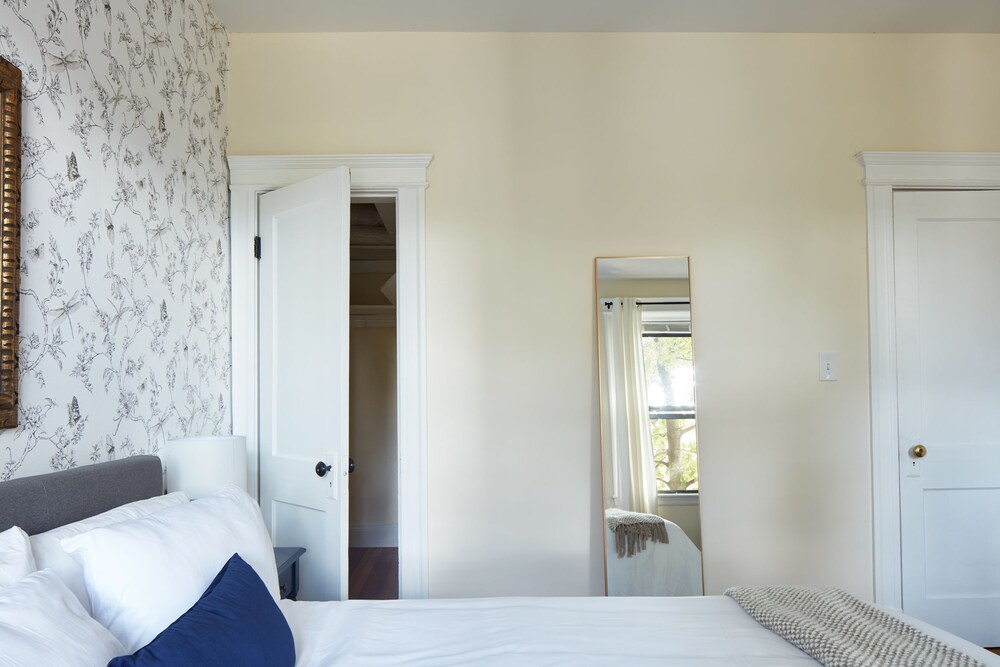 Classic 1BR in Brighton - photo 9
