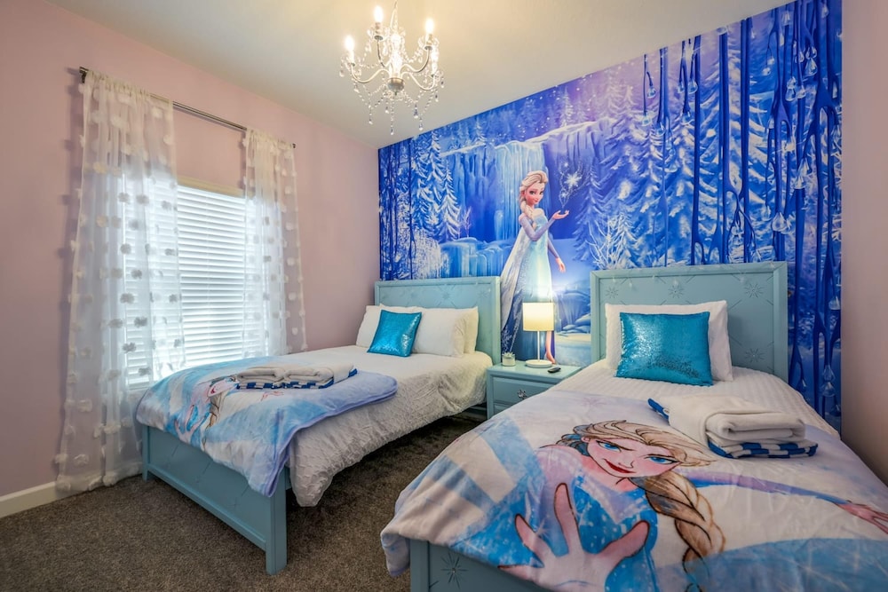 Opulent Retreat Themed Bedrooms and Pool Paradise - photo 18