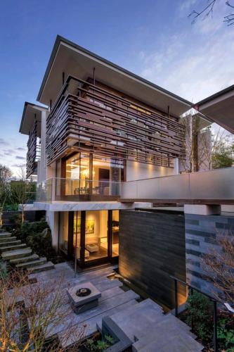 White House — 4-Star Luxury Hotel in Vancouver, Canada