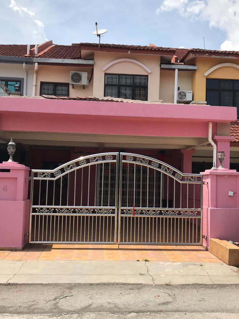 Sekinchan No 4 Landed Homestay — 4-Star Luxury Hotel in Sabak Bernam, Malaysia