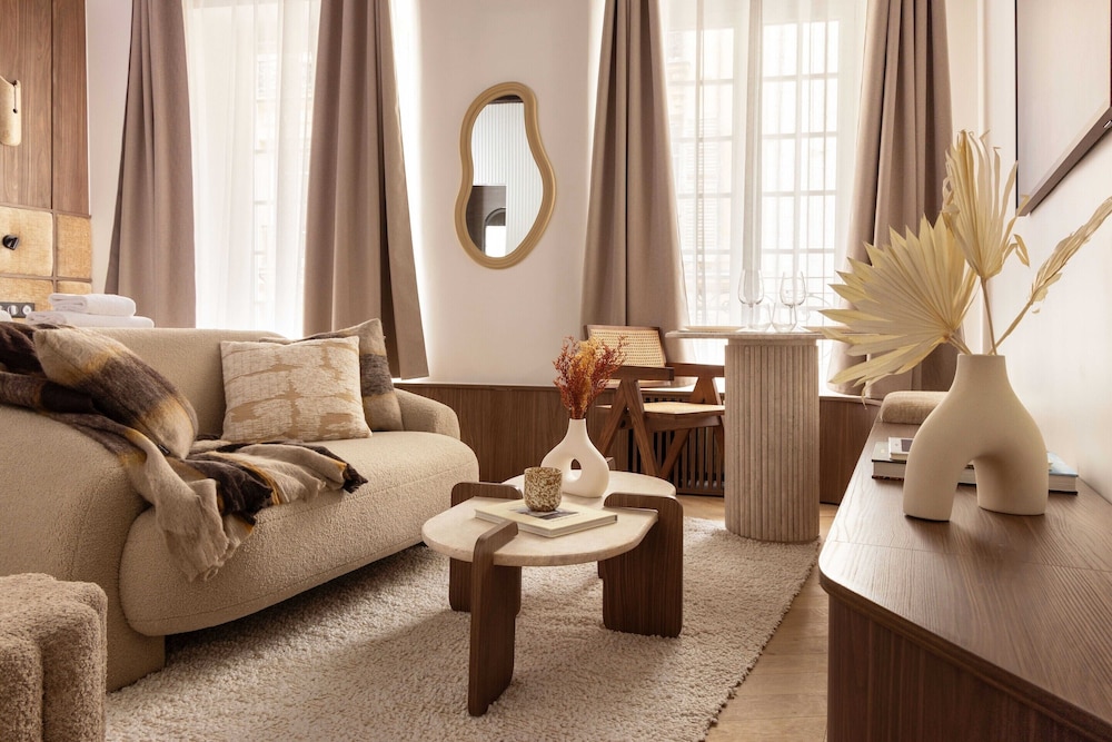 Luxurious A C Flat 2P Bastille le Marais — 4-Star Luxury Hotel in Paris, France