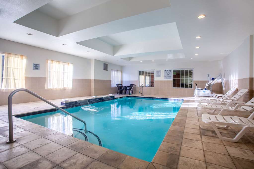 La Quinta Inn & Suites by Wyndham Columbus TX - photo 13