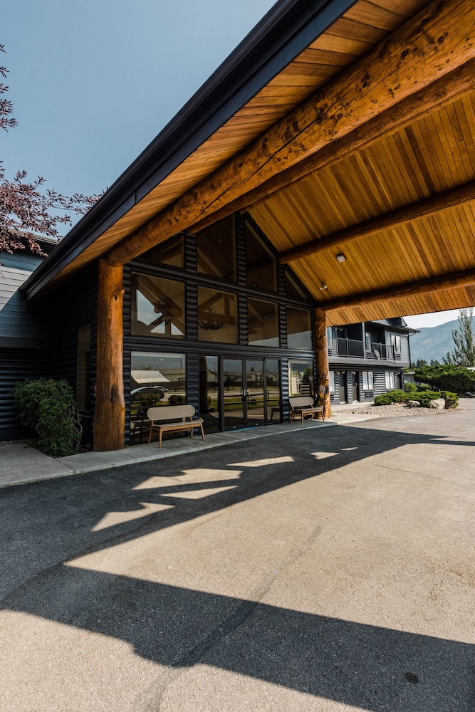 Wonderstone at Glacier - carbon neutral hotel in Columbia Falls