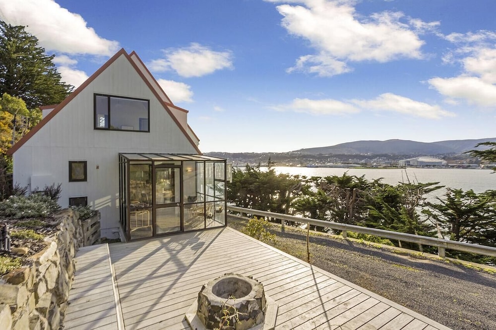 Harbour Views - carbon neutral hotel in Dunedin