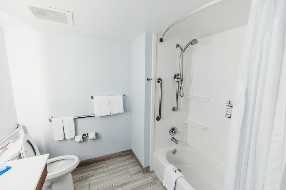 Holiday Inn Express Atlanta NE I 85 Clairmont by IHG - photo 13