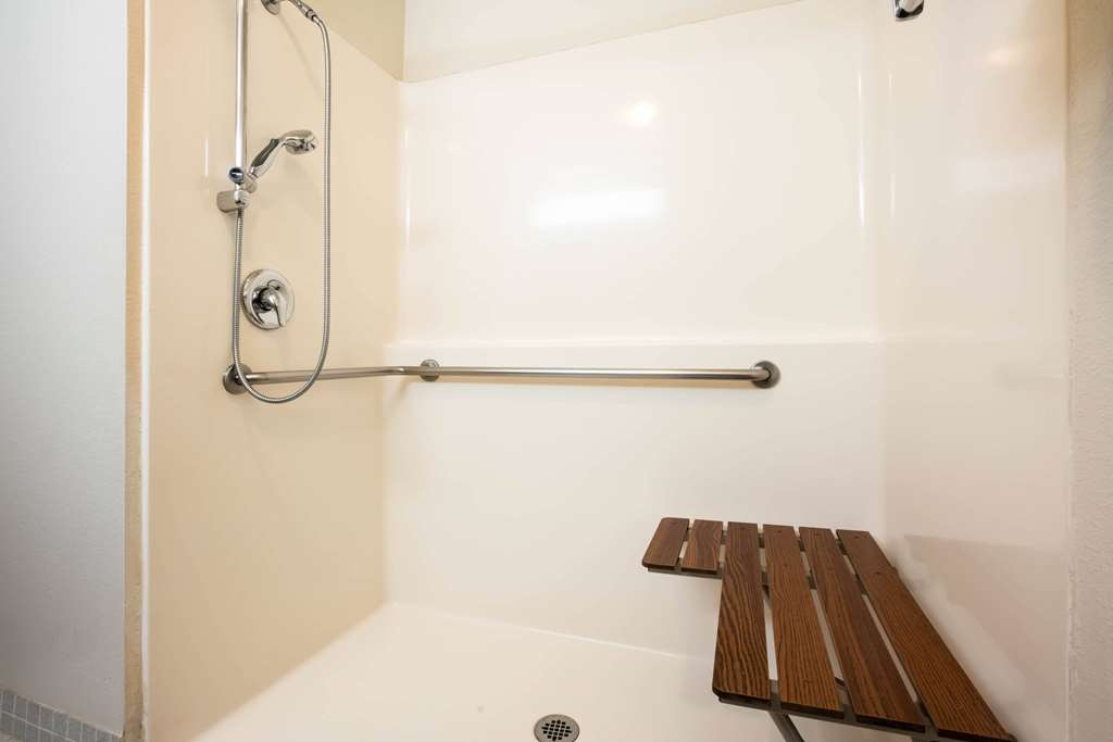 La Quinta Inn & Suites by Wyndham Portland Airport - photo 18